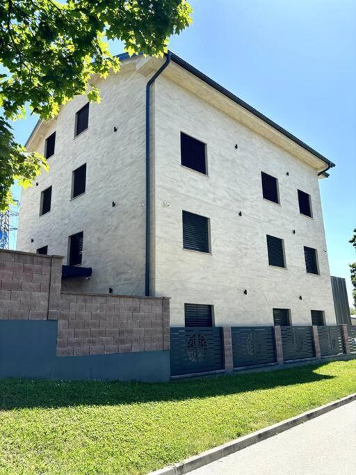 Villa Moste 3-Free Parking&Pool, Ev Station Ljubljana Bagian luar foto